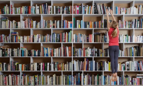 How to Arrange Your Books on a Bookshelf: Ultimate Style Guide