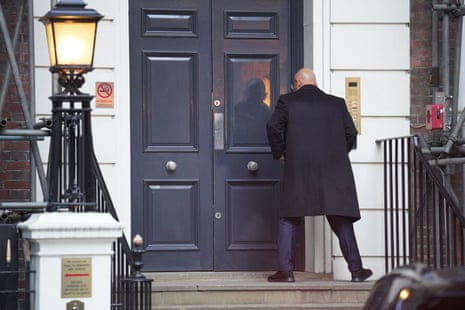 Nadhim Zahawi entrando en CCHQ.