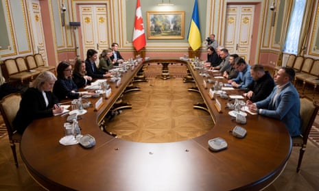 Canadian PM Trudeau meets Ukraine’s President Zelenskiy in KyivCanadian Prime Minister Justin Trudeau and Ukraine’s President Volodymyr Zelenskiy attend a meeting, as Russia’s attack on Ukraine continues, in Kyiv, Ukraine May 8, 2022.