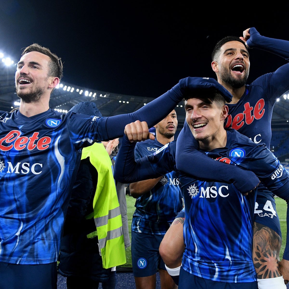 European roundup: Napoli lead Serie A; Sevilla win to close gap at top | European club football | The Guardian