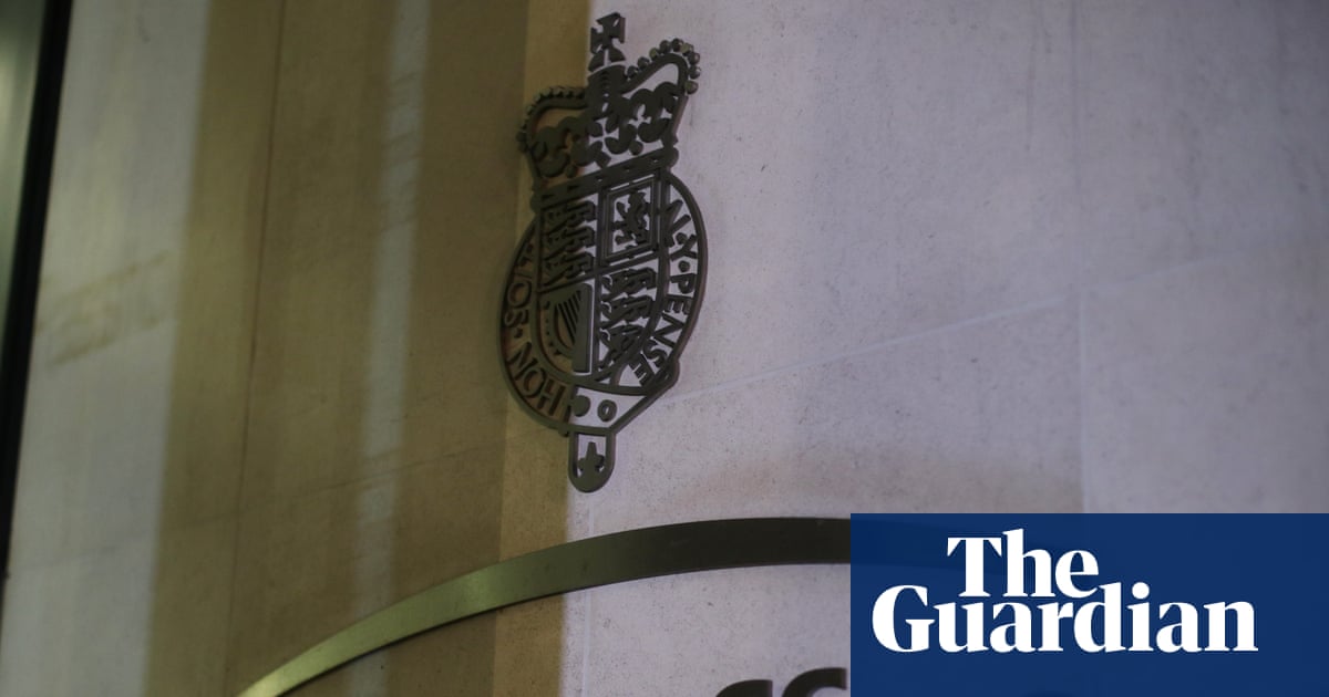 Lone children held at UK-run detention centres in France 284 times last year