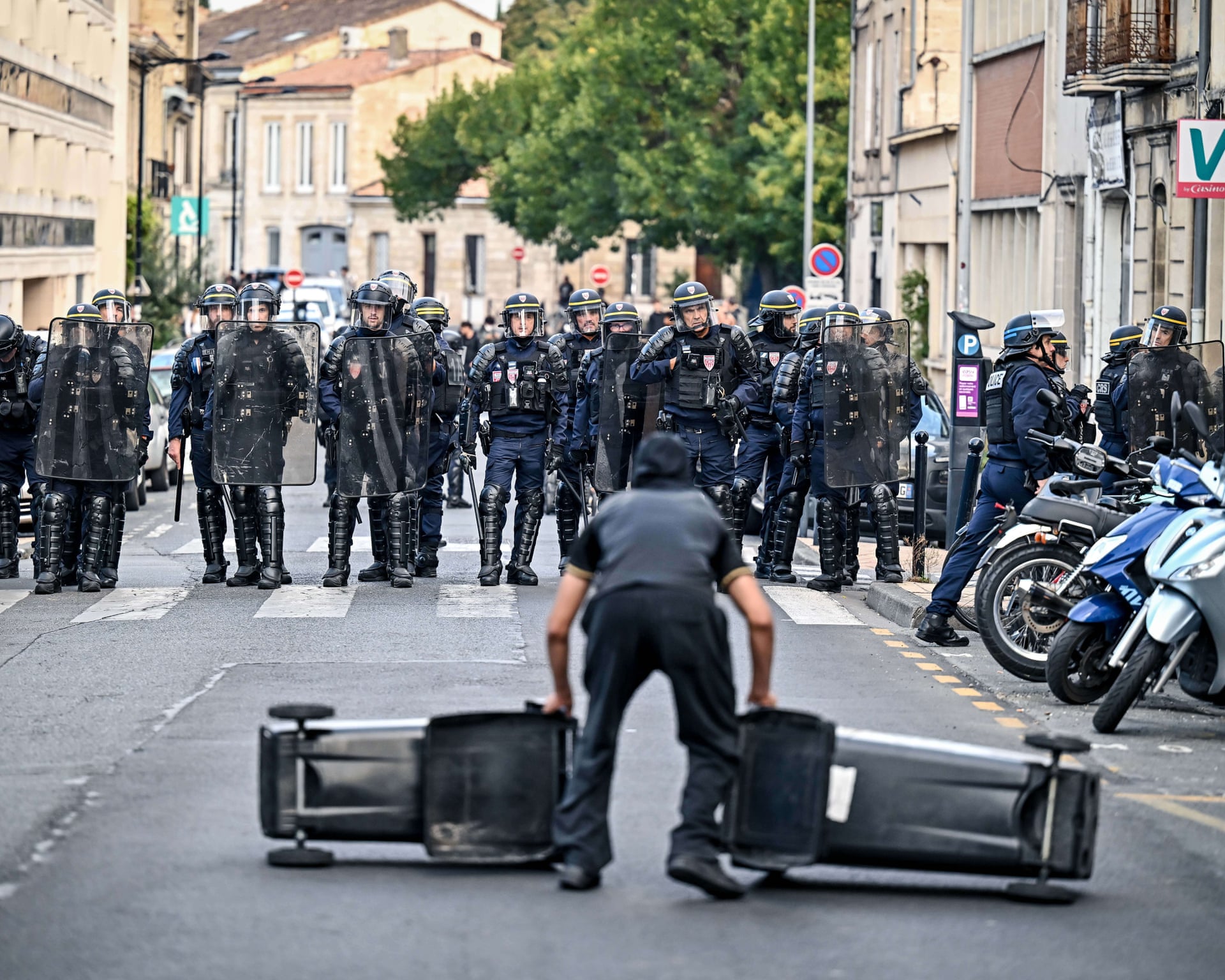 Photo: The Guardian Tens of thousands expected in Paris for student protests - RTE.ie