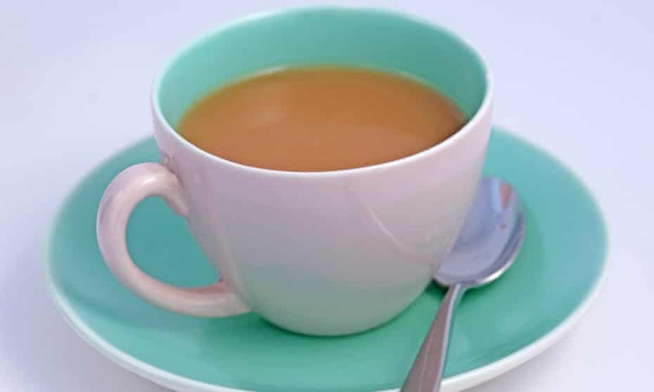 UK experts point out that in the west tea is consumed at lower temperatures than in China, which is ‘less damaging to the oesophagus’.