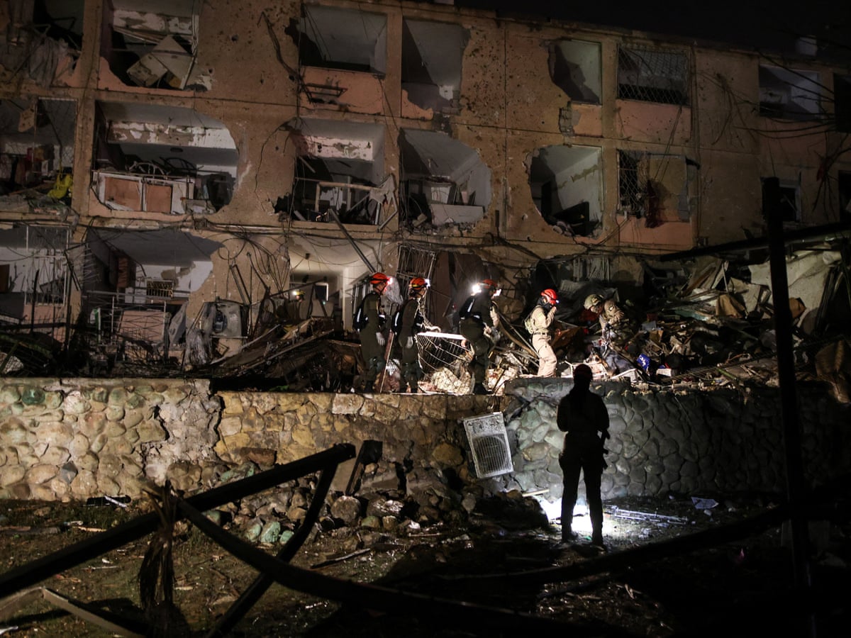 Iran ने इजरायल के परमाणु केंद्र पर हमला किया: 100 से अधिक लोग घायल 4 Middle East crisis live: Iran hits Israeli town housing nuclear facility in retaliation for Natanz strike