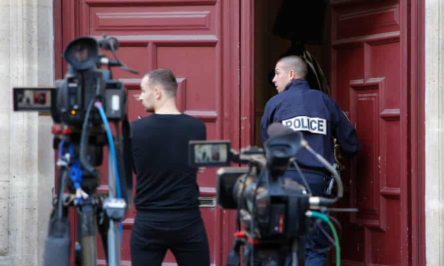 Aa French police officer enters the residence of Kim Kardashian in Paris following the robbery in October 2016