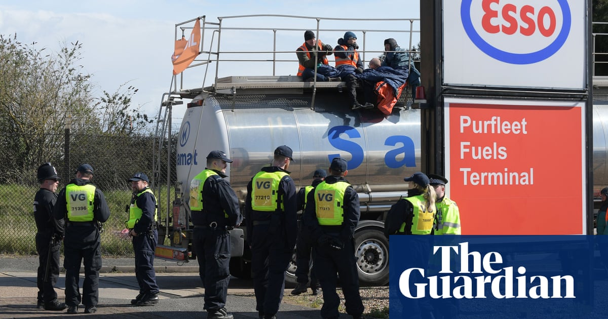 Protesters continue to block UK oil terminals despite arrests