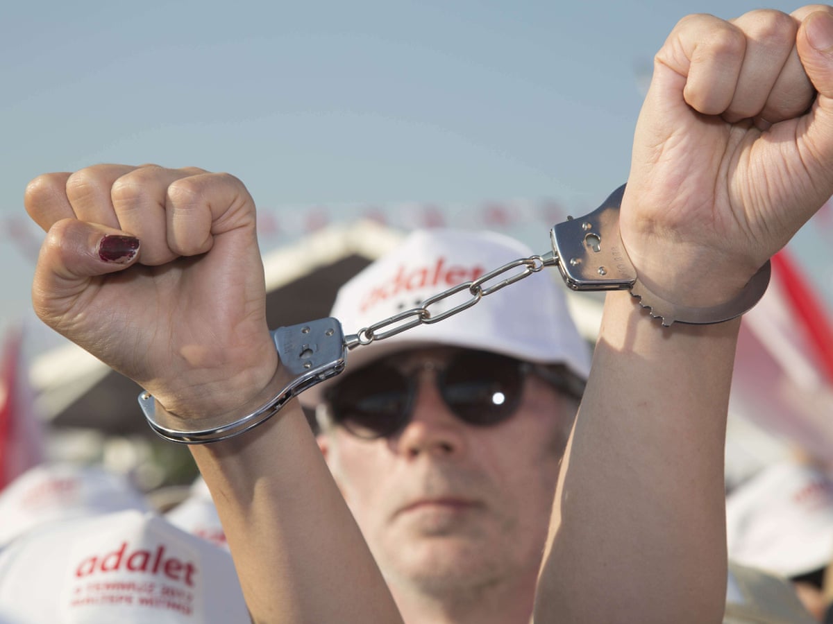 turks detained for using encrypted app