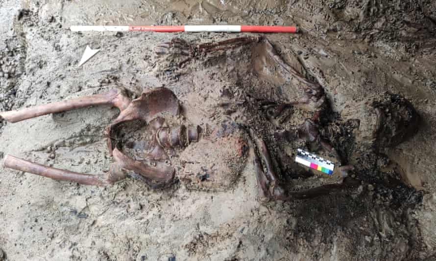 A volcanic flood of mud allowed the conservation of organic relics, so archaeologists found items of food and wooden furniture, unlike at Pompeii