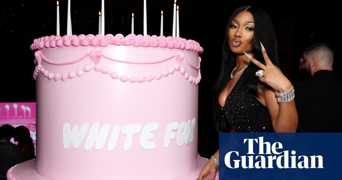 What’s up with White Fox? How ‘Hotmail viral’ marketing helped the fashion brand win over gen Z | Australian fashion What’s up with White Fox? How ‘Hotmail viral’ marketing helped the fashion brand win over gen Z | Australian fashion