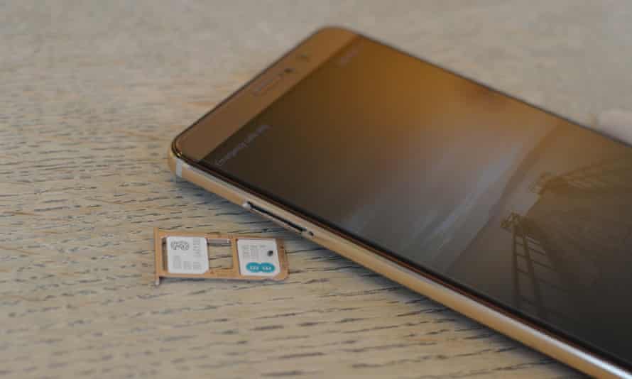 The Mate 9 can take two sims at the same time for two numbers and plans connected to one smartphone, or the second sim slot can be used with a microSD card for adding more storage.