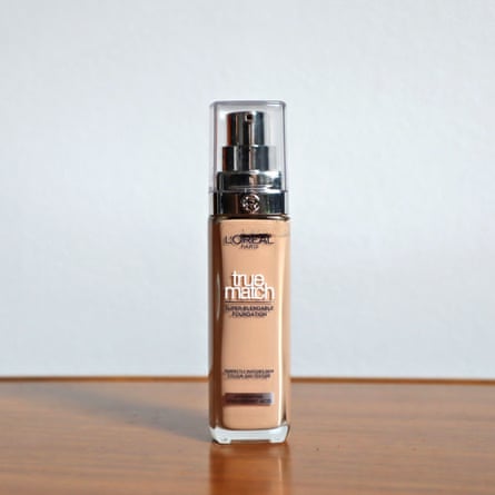 L’Oréal True Match pump bottle on a wooden table.