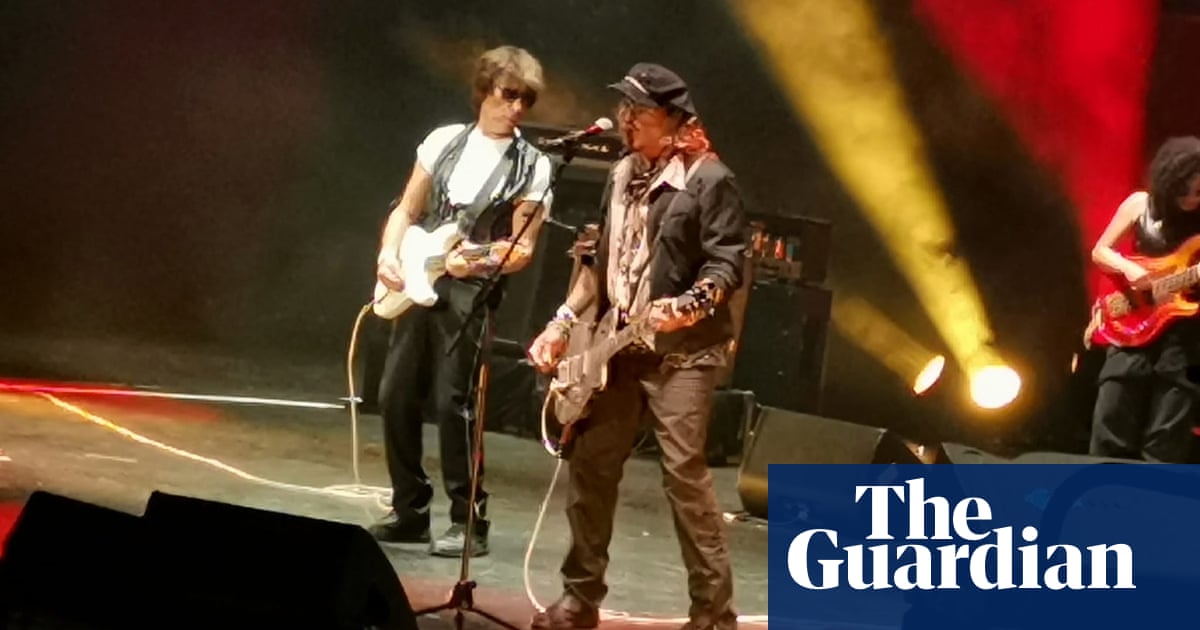 Johnny Depp plays Royal Albert Hall with Jeff Beck
