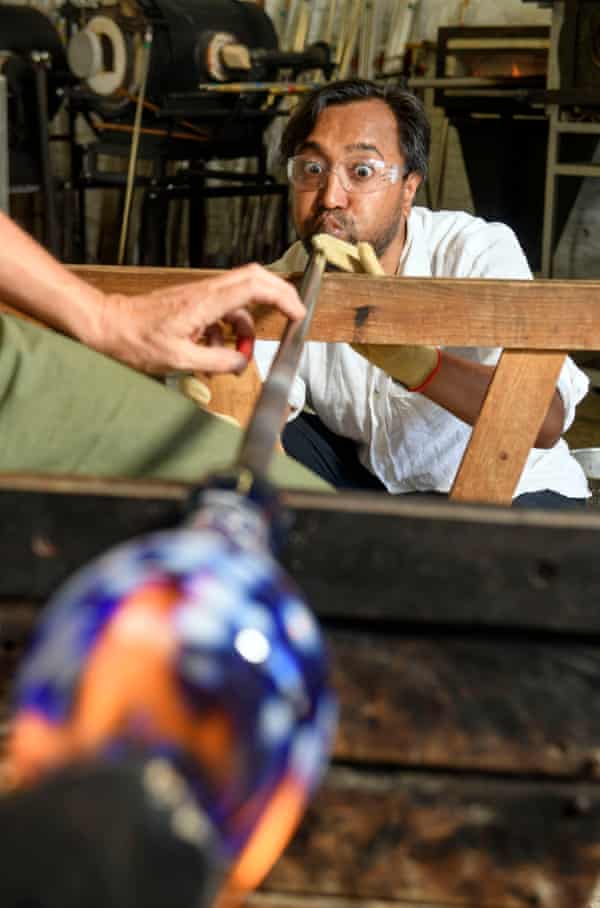 Rhik Samadder tries … glassblowing: ‘My tendons are burning – and it’s nothing to do with the glory hole’ 2 Rhik Samadder at The Glass Hub
