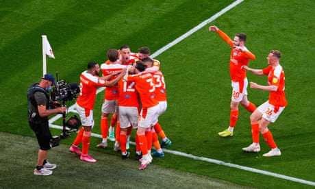 Kenny Dougall double against Lincoln sends Blackpool back to Championship