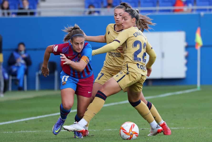 Alexia Putellas escapes the attention of two Levante players during Barcelona’s win this month.