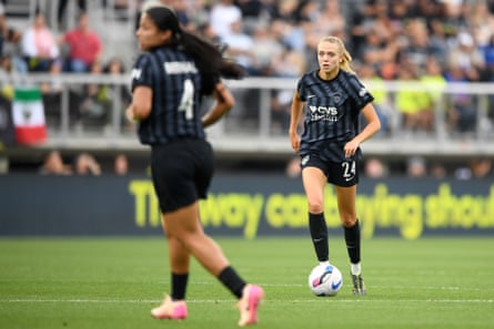 Esme Morgan playing for Washington Spirit.