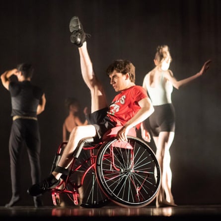 Joseph Powell-Main danse avec Wales International Ballet Summer School.