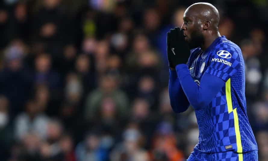 Romelu Lukaku looks agonised after missing a chance