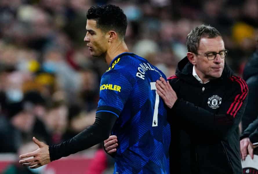 Ralf Rangnick enlève un Cristiano Ronaldo peu impressionné à Brentford