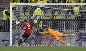 The two teams could not be separated at the end of 120 minutes. Man United Villarreal Penalties - Villarreal Beat Manchester United On Penalties To Win Europa League As It Happened Football The Guardian