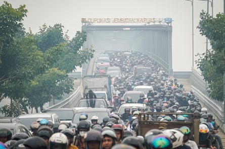 Motorists commute through thick haze caused by forest and land fires as they cross the Duplikasi Jembatan Kapuas 1 bridge in Pontianak, West Kalimantan