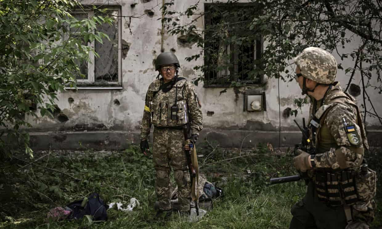 Russia-Ukraine war: EU agrees ‘landmark’ Russian oil ban; half of Sievierodonetsk under Russian control (theguardian.com)