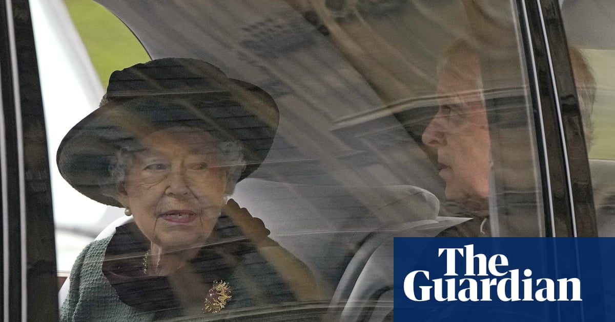 Queen driven to Prince Philip memorial at Westminster Abbey with Prince Andrew – video