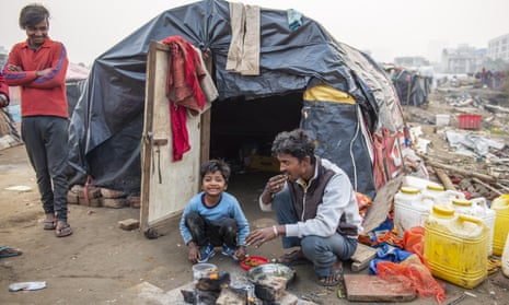 People living in an urban slum in Ghaziabad, India