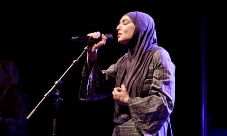 Sinead O’Connor performing onstage in Islamic dress