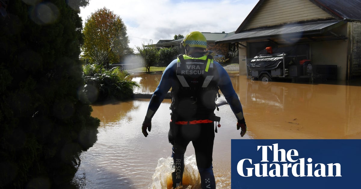 NSW floods: estimated 10,000 properties damaged after deadly flooding as communities face mammoth task'