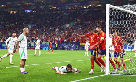 Lamine Yamal (No 19) and Álvaro Morata start the Spain celebrations after Riccardo Calafiori’s unlucky own goal.