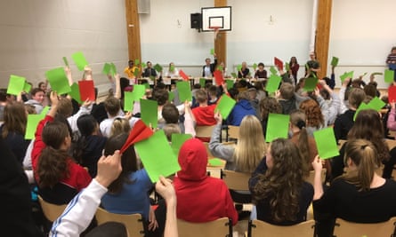 Finnish pupils vote on whether 16-year-olds ought to have voting rights.