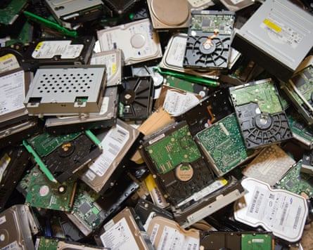 Post-Christmas Recycling Saves Older iPods to TVs From Dump
