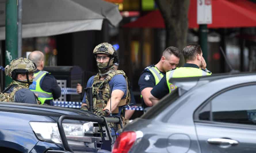 Man sets vehicle on fire and stabbs two in Melbourneepa07152771 Police at an incident on Bourke Street in Melbourne, Australia, 09 November 2018. According to early media reports, an unidentified man set a vehicle alight and stabbed two people before being shot by police in the Central Business District of Melbourne. At least one person was killed during the incident. The perpetrator was taken into custody and is reportedly in critical condition. EPA/JAMES ROSS AUSTRALIA AND NEW ZEALAND OUT