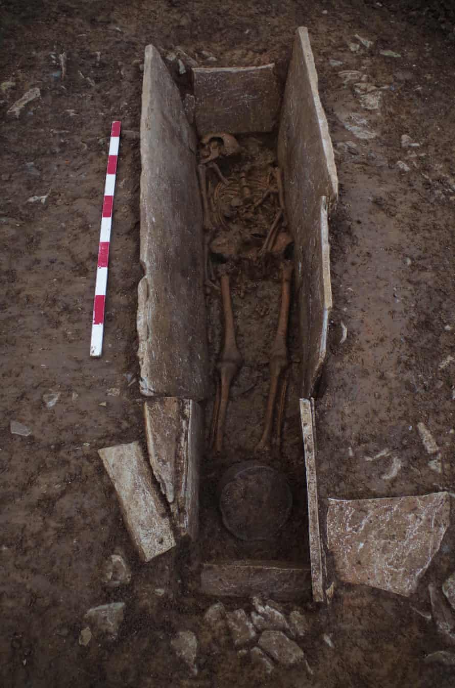 Human remains and a cooking pot found in  Roman cemetery in Somerton, Somerset