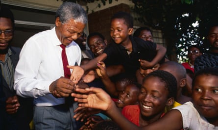 South Africans spend 67 minutes on July 18, Nelson Mandela’s birthday, on acts of kindness in their communities, to mark the 67 years he fought for social justice and equality.