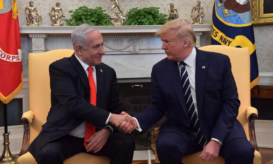 Benjamin Netanyahu and Donald Trump shake hands