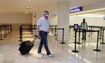 U.S. Senator Ted Cruz (R-TX) carries his luggage at the Cancun International Airport before boarding his plane back to the U.S., in Cancun, Mexico February 18, 2021. REUTERS/Stringer NO RESALES. NO ARCHIVES. BEST QUALITY AVAILABLE