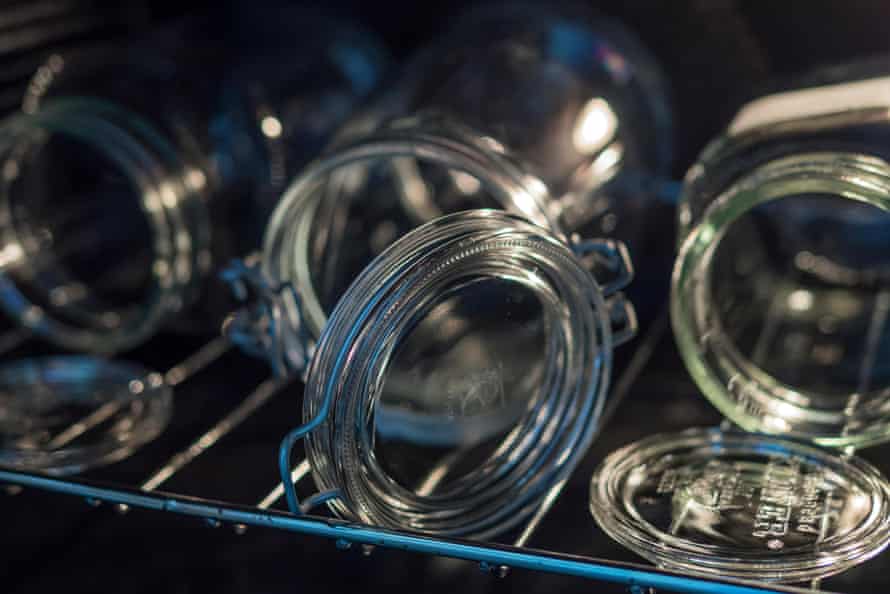 Sterilising Kilner jars in the oven