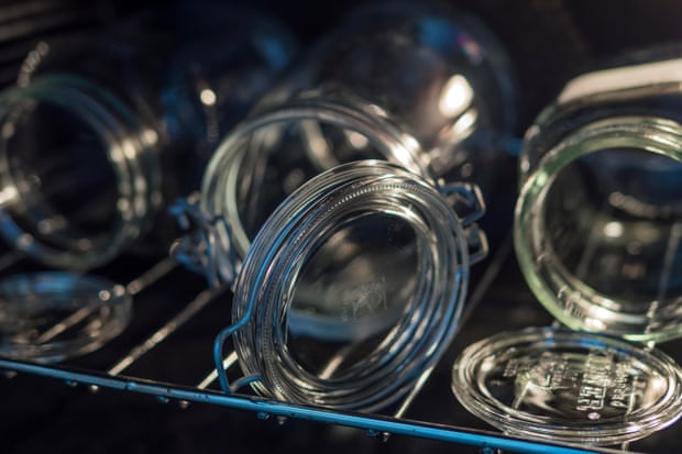 Sterilising Kilner jars in the oven
