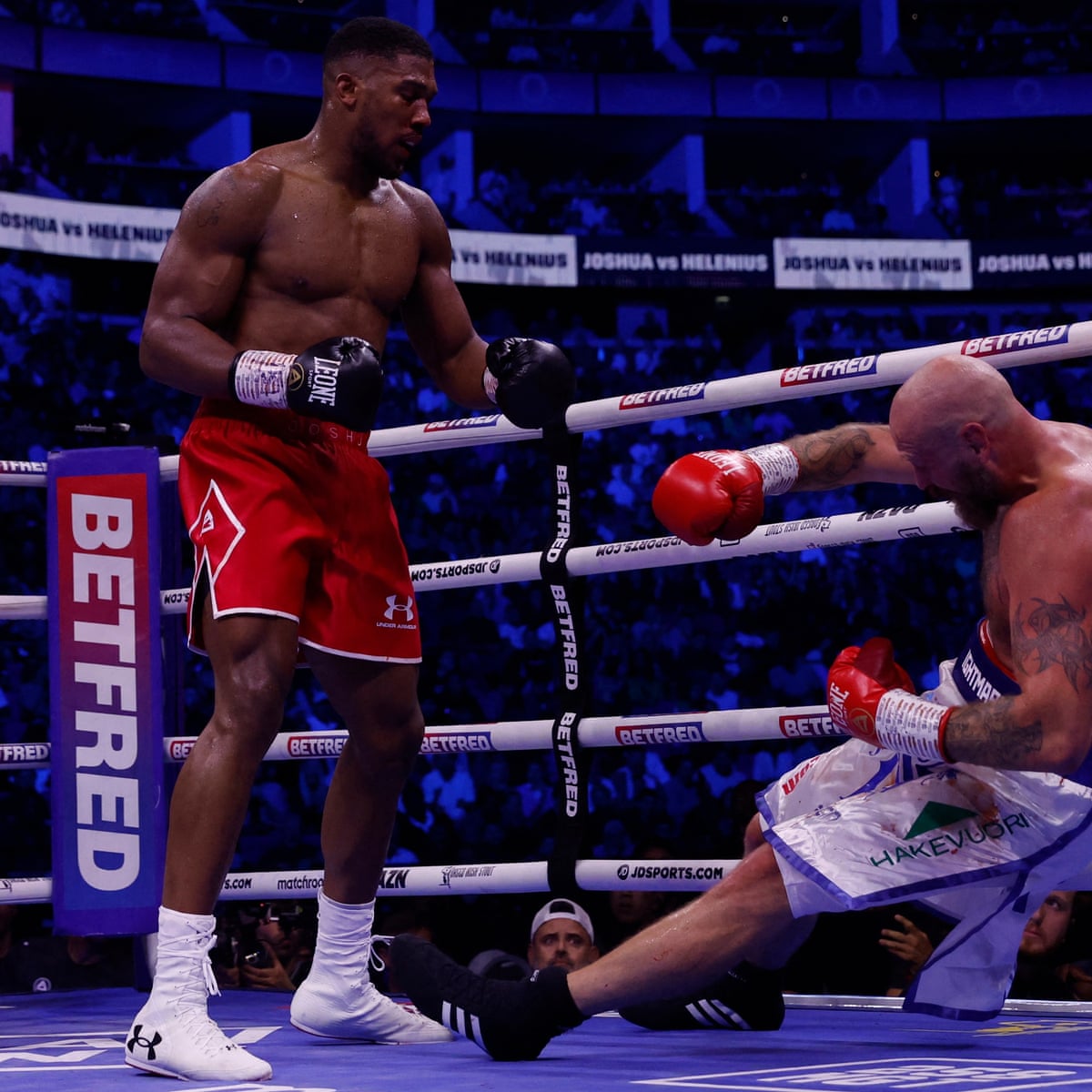Anthony Joshua fells Robert Helenius with vicious seventh-round knockout | Boxing | The Guardian