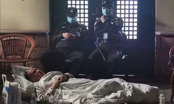 The virologist Zhang Yongzhen is staging a sit-in protest after Chinese authorities allegedly locked him out of his lab.