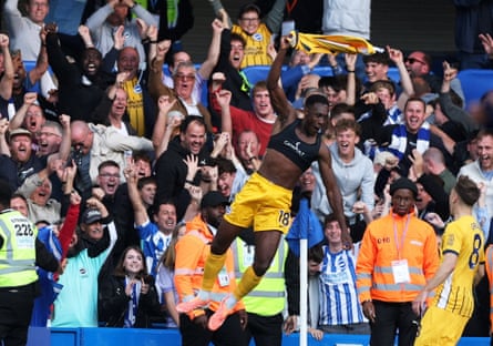 Danny Welbeck celebrates in front of the Brighton fans