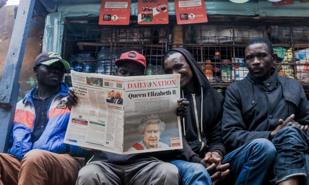 Kenyans read about the death of Queen Elizabeth IIin Kibera slum, Nairobi.