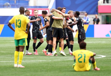 Players of Canada celebrate.