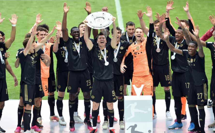 Robert Lewandowski celebrates with the Bundesliga trophy.