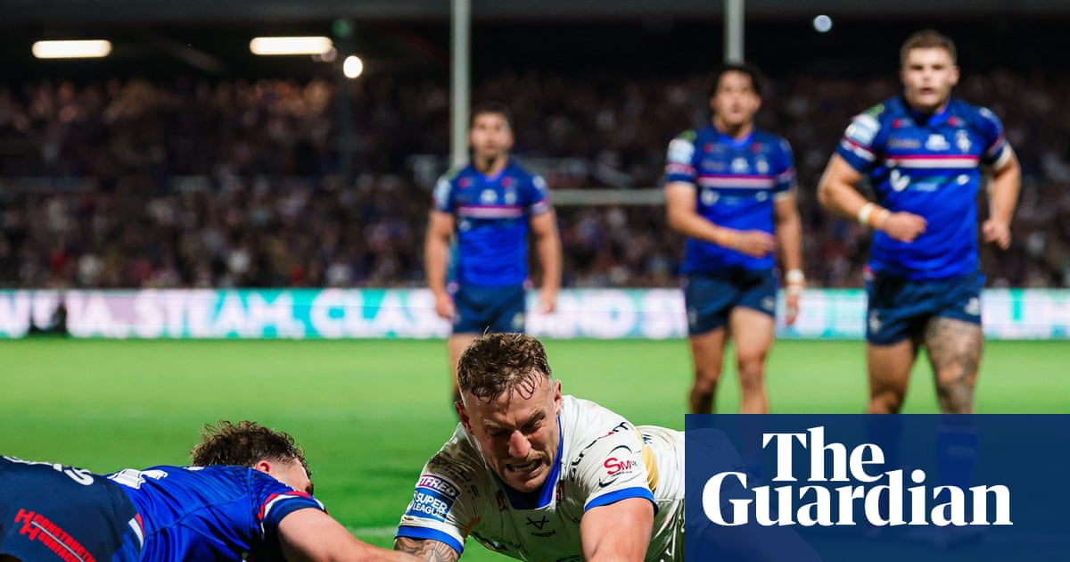 Leeds extend lead at top of Super League after thrilling late win at Wakefield