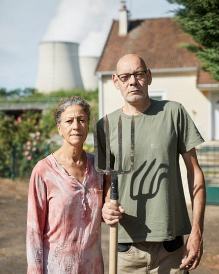 Fathia and Thierry Bernadini live in Neuvy-sur-Loire. ‘Are we worried about the nuclear power plant? No,’ says Fathia. ‘In any case, if it blows up, there’ll be nobody left for miles.’ They are photographed in front of their house, about 700 meters from Belleville.
