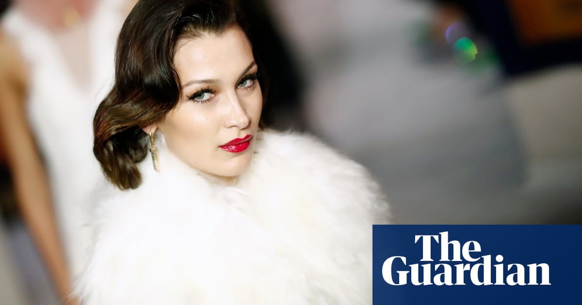 Lanvin looks back to go forward in chic Paris fashion week show