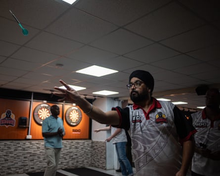 Manpreet Kalsi throws a dart.
